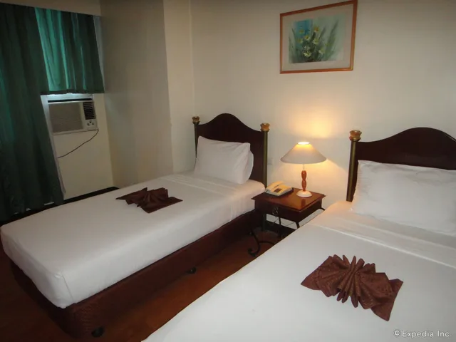 Deluxe, Golden Peak Hotel and Suites powered by Cocotel 2/10