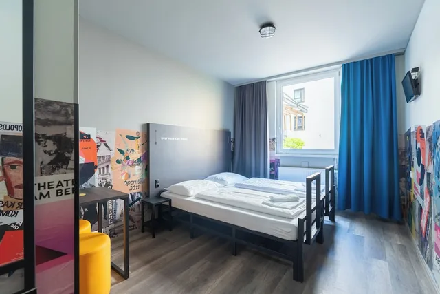 Room, Single, Twin Beds, a&o Wien Hauptbahnhof 2/10