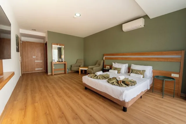 Superior, King Bed, Hotel Santamarina 3/9