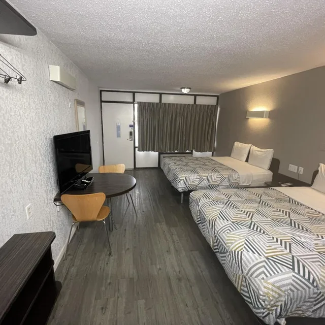 غرفة بسرير كوين، Motel6 Sallisaw, OK 4/8
