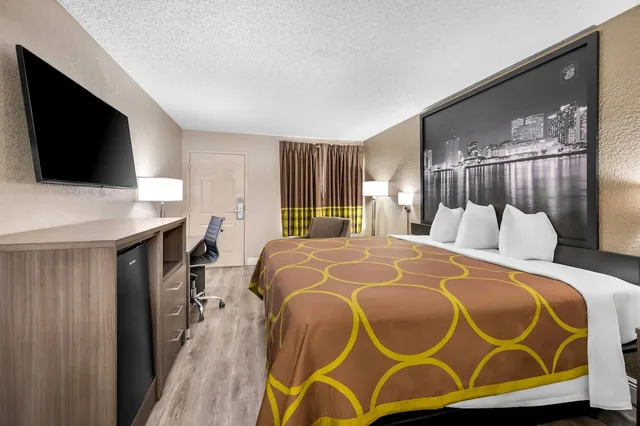 غرفة بسرير كينج للمدخنين لذوي الإعاقة، Super 8 By Wyndham Metairie 1/4