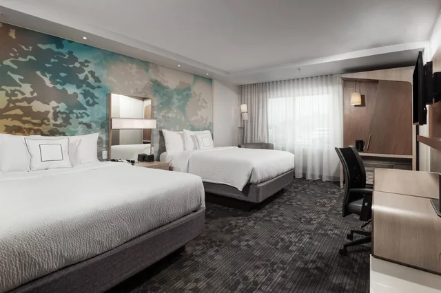 جناح تنفيذي بسرير كينج مع أريكة، Courtyard Ardmore 2/2