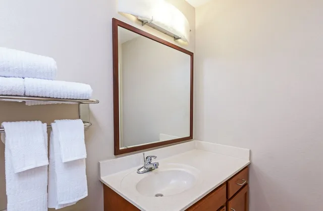 جناح استوديو بسرير كوين، Candlewood Suites Owasso 2/2