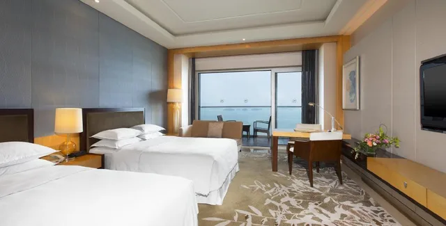 غرفة بسريرين منفصلين بإطلالة على البحيرة بشرفة، SHERATON QIANDAO LAKE RESORT 3/7