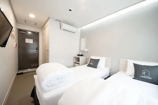غرفة قياسية بسريرين منفصلين، K-Grand Hotel & Guest House Seoul 4/5
