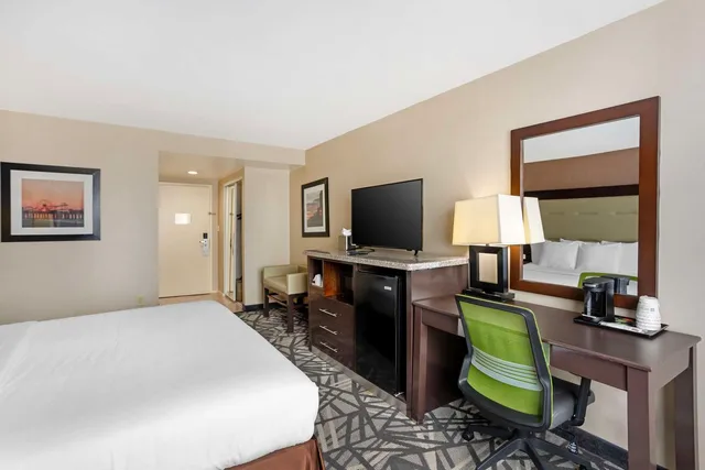 غرفة بسرير كينج بحوض استحمام لذوي الإعاقة، Best Western Atlantic City Hotel 3/4