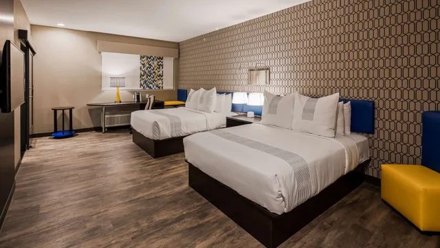 غرفة قياسية بسريرين كوين لذوي الإعاقة، Glo Best Western Tulsa-Catoosa East Route 66 4/5