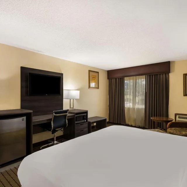 غرفة، Best Western Prairie Inn & Conference Center 5/9