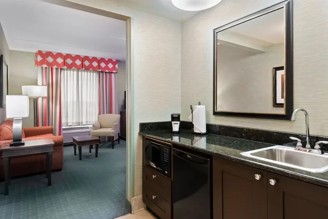 جناح بسرير كينج مع أريكة لذوي الإعاقة، Hampton Inn Suites Columbus Polaris 2/4