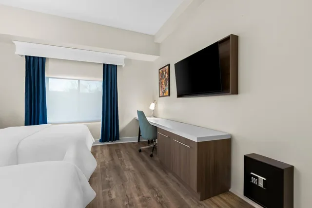 جناح بسرير كوين، Latitude Suites Tinton Falls Eatontown 2/4