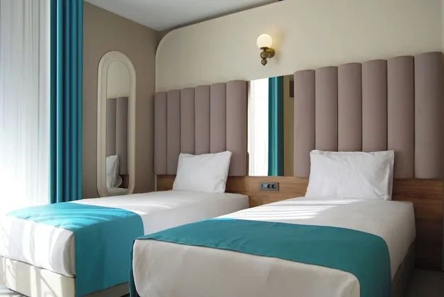 غرفة قياسية بسريرين منفصلين وسرير كينج بإطلالة على المدينة، CONCEPT PERA Hotel 1/4