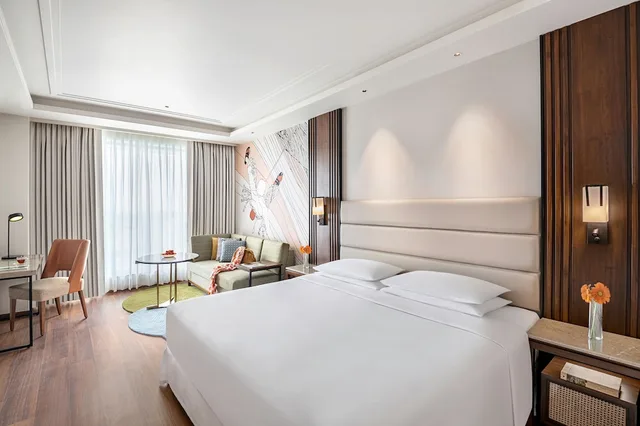 غرفة ديلوكس بسرير كينج، Hyatt Centric Rajpur Road Dehradun 3/5