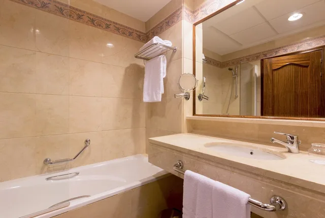 غرفة ثلاثية بسرير مزدوج وسرير فردي، Dorma Reina Isabel 8/8