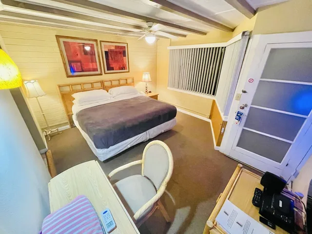 Studio, King Bed, Patio, Kitchenette, A Place In The Sun 6/7