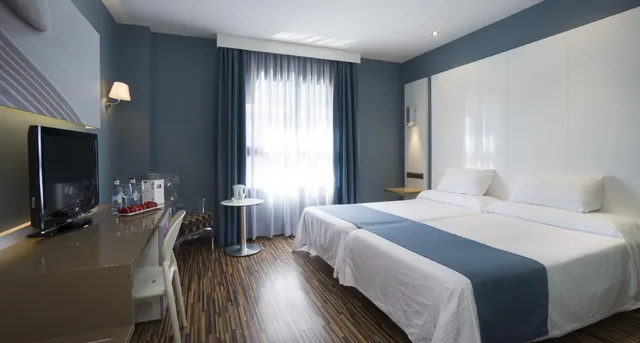 غرفة بريميوم بسرير كوين، Malaga Nostrum Hotel 1/1