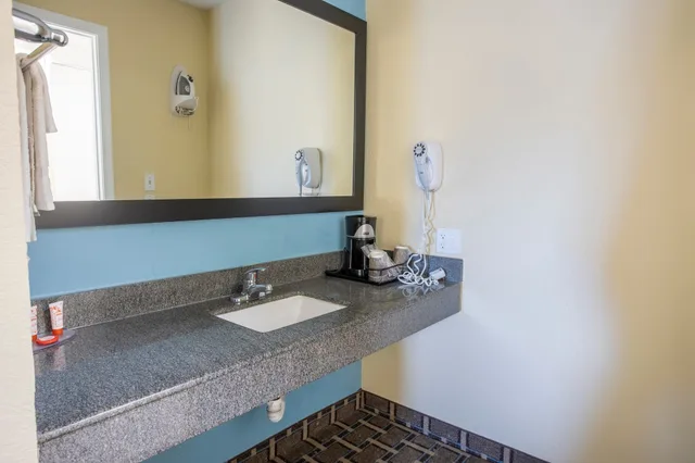 غرفة بسريرين كوين، OYO Hotel Knoxville TN Cedar Bluff I-40 4/4