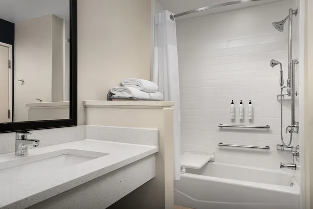 جناح بسريرين كوين بإطلالة على المسبح مع أريكة لذوي الإعاقة، Fairfield Inn And Suites By Marriott Panama City Beach 2/2