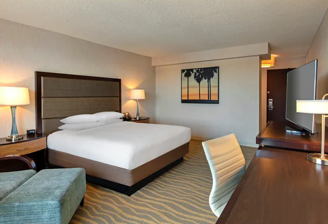 Room, King Bed, Accessible, Doubletree By Hilton Hotel San Diego - Mission Valley 2/4
