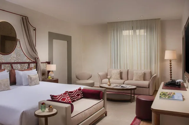 غرفة عائلية بسريرين منفصلين مع أريكة، NH Collection Firenze Porta Rossa 2/5