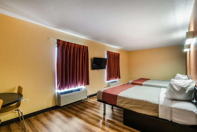 غرفة بسريرين كوين للمدخنين، Motel6 Libertyville, IL 1/10