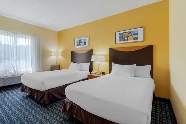 غرفة قياسية بسريرين كوين، Comfort Inn & Suites Corbin North 2/10