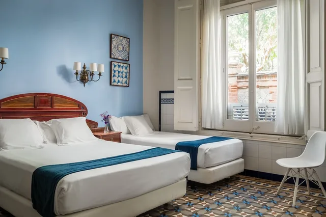 غرفة ثلاثية بسرير مزدوج وسرير فردي، Hotel Medium Renaixenca 1/6