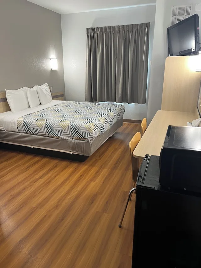غرفة قياسية بسرير كينج للمدخنين، Motel6 El Reno, OK 5/6