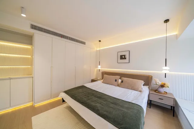 Senior, Apartment, 1 Queen and 1 Double Bed, Book and Bed-People's Square 7/10