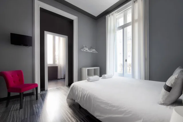 Room, Queen Bed, Balcony, Hostal Boutique Khronos 2/3