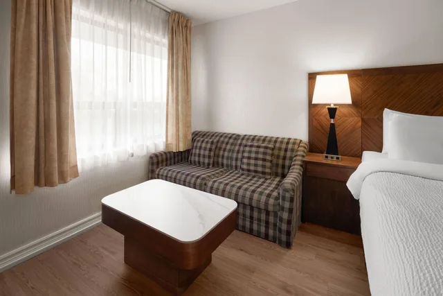 غرفة ديلوكس بسرير كوين، Ramada by Wyndham Arnprior 3/5