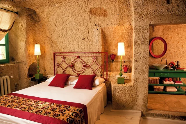 جناح بسرير كوين، Hezen Cave Hotel 3/10