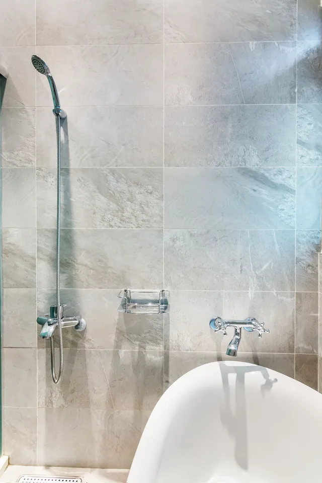 غرفة كومفورت ثلاثية بسرير كوين وسرير فردي بشرفة، The Dawn B&B 6/6
