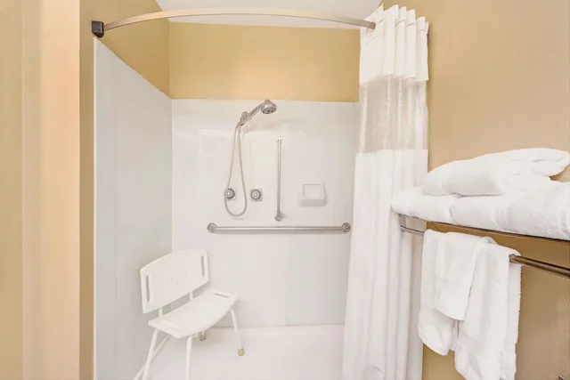 غرفة بسرير كينج لذوي الإعاقة، Days Inn by Wyndham Dallas Plano 8/10