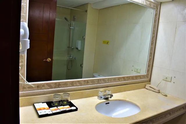 غرفة عائلية ثلاثية بثلاثة أسرّة، Golden Phoenix Hotel Boracay 7/8