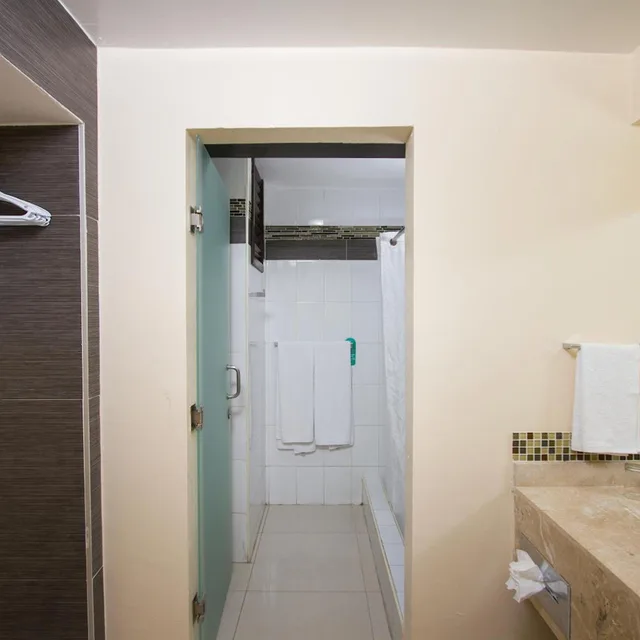 غرفة بسريرين مزدوجين بإطلالة على البحيرة، Don Pelayo Pacific Beach Hotel 5/7