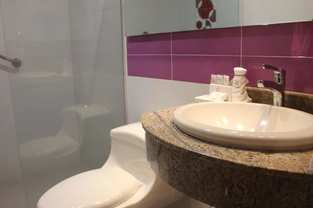 غرفة قياسية ثلاثية بسرير كوين وسرير فردي، Hotel Atrium Plaza 5/7