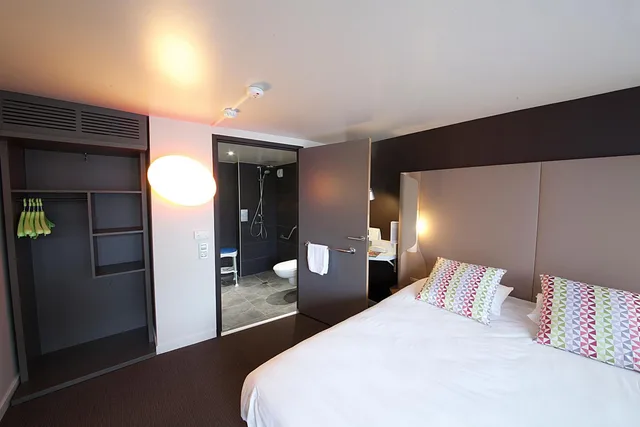 Room, Double Bed, Hotel Campanile Clermont Ferrand Sud - Aubiere 1/8
