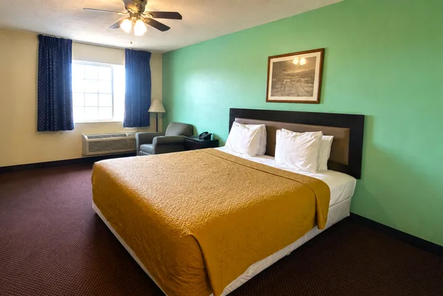 غرفة بسرير كينج للمدخنين، Deerfield Inn & Suites Arkansas Near Blytheville I 55 2/8
