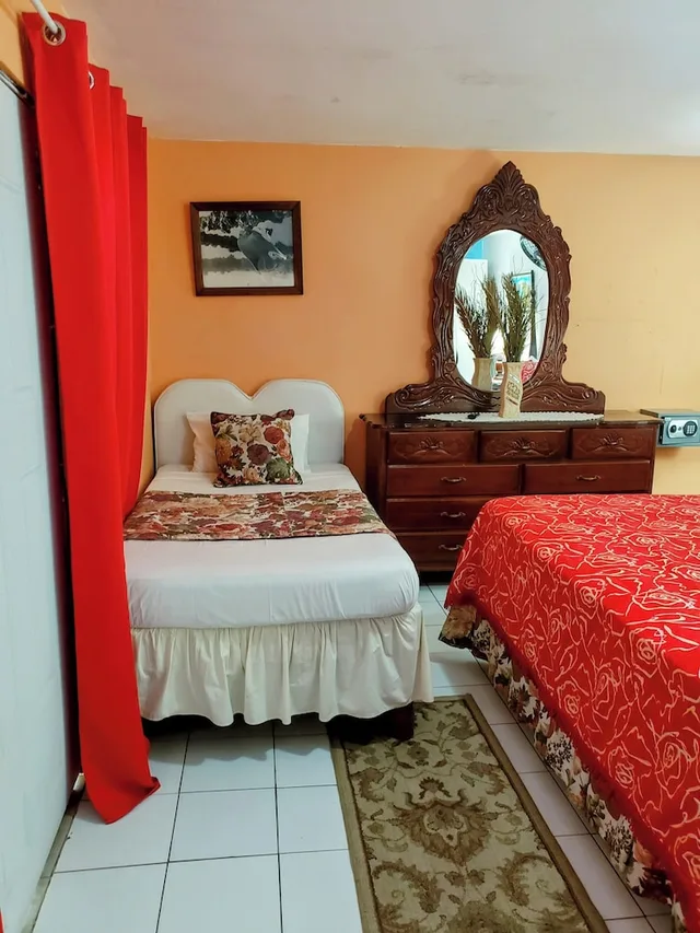Standard, 1 King and 1 Single Beds, Pool Access, Pinkhibiscus Guest House 5/10