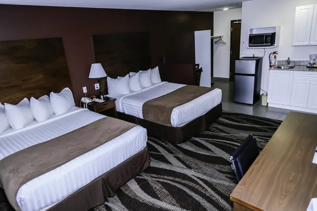 Standard, 2 Queen Beds, Kitchenette, Walking Eagle Inn & Lodge 3/5