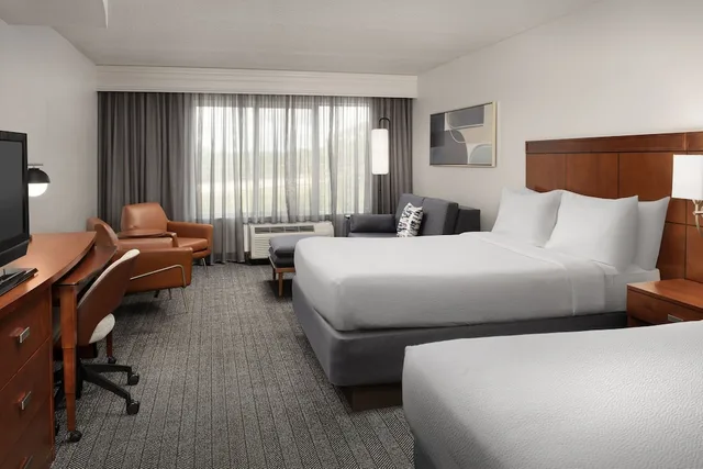 Room, 2 Queen Beds, Sofa, Courtyard by Marriott Jacksonville Flagler Center 1/2