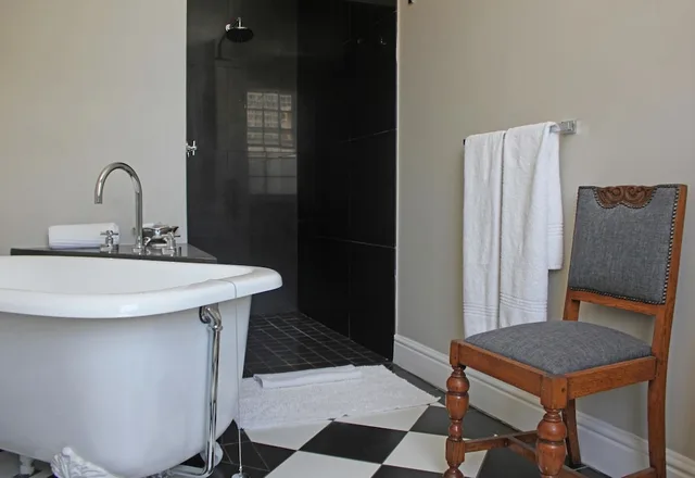 غرفة ديلوكس بسرير كينج بحوض استحمام، Long Street Boutique Hotel 2/4