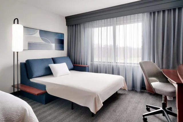 Studio, King Bed, Large, Courtyard Marriott Johnson City 3/6