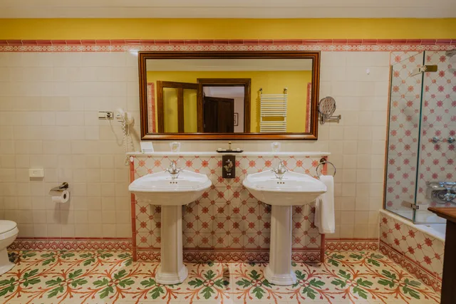 جناح بشرفة بحوض جاكوزي، Hotel Spa Villalba - Adults Only 3/3