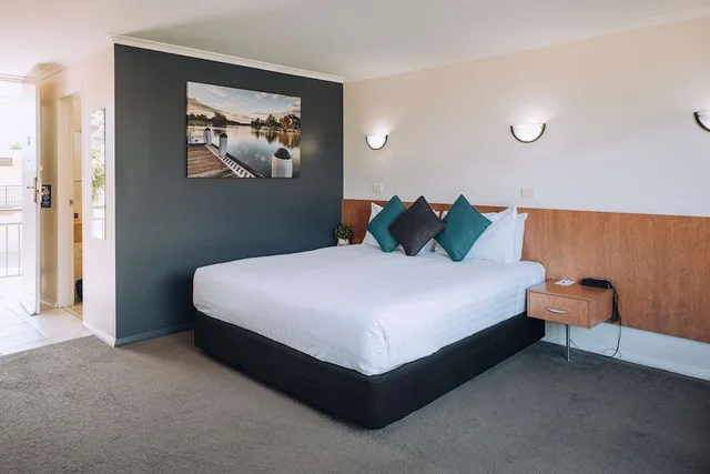 غرفة ديلوكس بسرير كينج في طابق مرتفع، Best Western Chaffey International Motor Inn 3/7