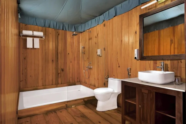 خيمة بريميوم بسرير كينج بإطلالة على الشاطئ، Blue Ocean Resort And Spa 2/2