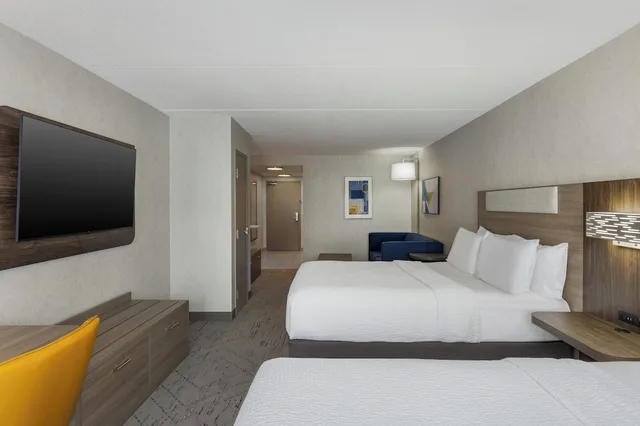 جناح بسريرين كوين بمنطقة جلوس، Holiday Inn Express And Suites Ottawa East Orleans 1/10