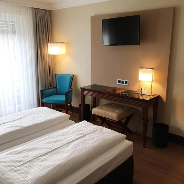 غرفة ديلوكس رباعية بسرير كينج، TOP Hotel Duerer 6/10