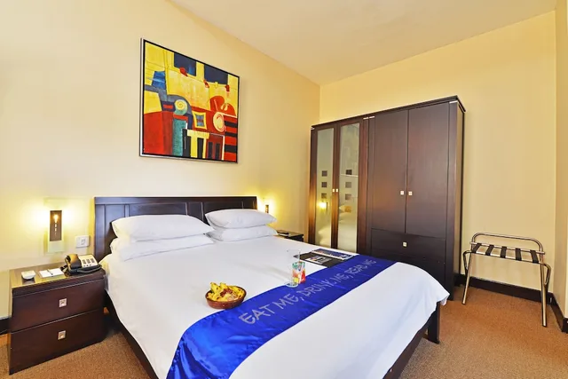 غرفة بسرير كوين بإطلالة على الحديقة بشرفة، Protea Hotel By Marriott Kampala 2/3