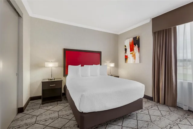 جناح بسرير كوين مع أريكة بمطبخ صغير، Best Western Plus Rose City Suites 7/10